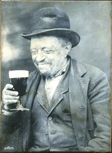 Man with beer. 1899.jpg